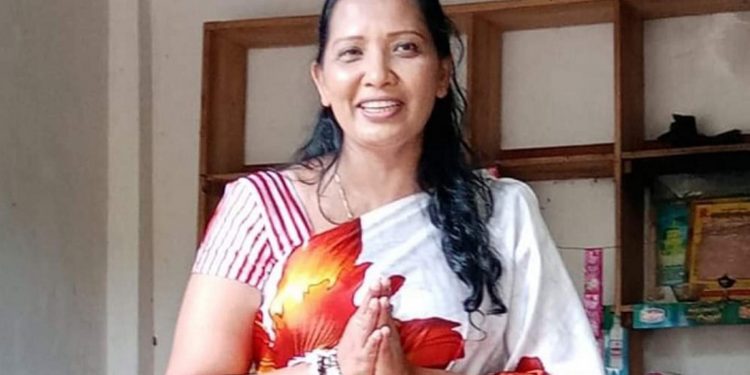 උද්ඝෝෂණ-ඔමික්රොන් සහ සල්ගාදු පිටියේ රැස්වීම! මාධ්යවේදියා අහපු ප්රශ්නෙට කටඋත්තර නැතිව ආණ්ඩුවේ මන්ත්රීවරිය නැගිටලා ගිය හැටි! (VIDEO)