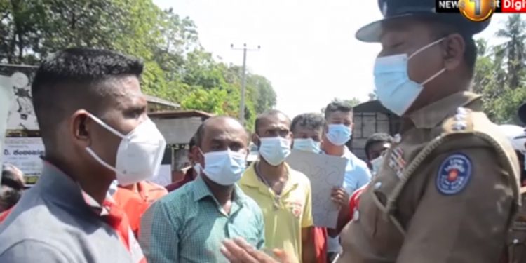 අපිට ගමේ ඉන්න බෑ! දරුවො ගෙවල්වල තියාගන්න බයයි! නීතිය කෝ? කොටදෙණියාවේ ගම්මු පාරට බහී! (VIDEO)