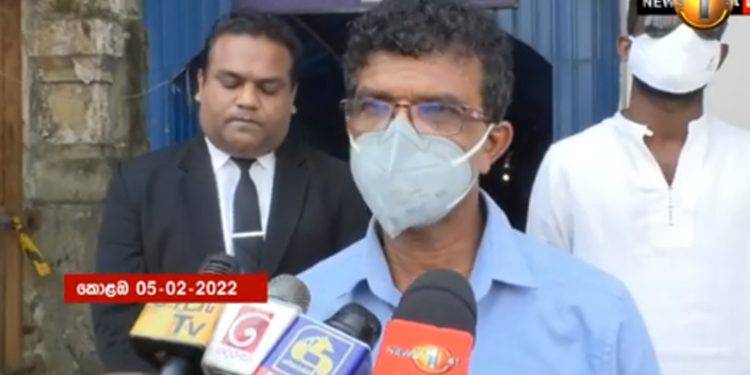 සිරිල් ගාමිණී පියතුමාගේ ‌පෝස්ට් එකට සහාය පළ කොට කමෙන්ට් එකක් දාපු තරුණයාට CIDයට එන්න කියයි! පියතුමාත් සිද්ධියට මැදිහත් වෙයි! (VIDEO)