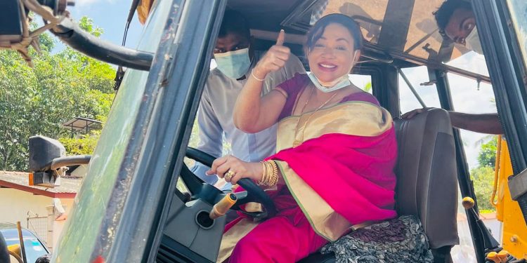 ගීතාගේ ගෙදරටම ආ අයෙක් මරණ තර්ජන කරලා!