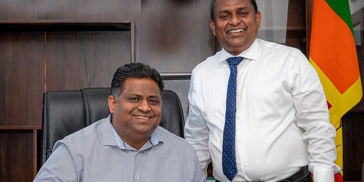 අරුන්ධිකගේ පුතාගේ සිද්ධියට ගෑවුණු පොල් සංවර්ධනේ සභාපතිටත් ගෙදර යන්න වෙයි!