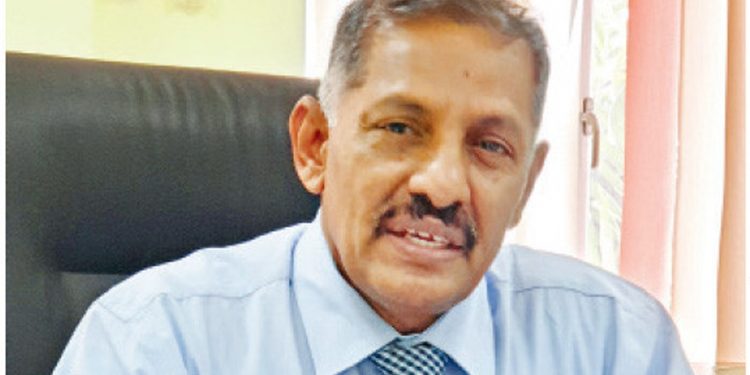 හම්බන්තොට ඉඩම් ප්රශ්නයක්! ප්රබල දේශපාලඥයෙක් මැදිහත් වී ඉඩම් කොමිසමේ කොමසාරිස් ගෙදර යවයි!