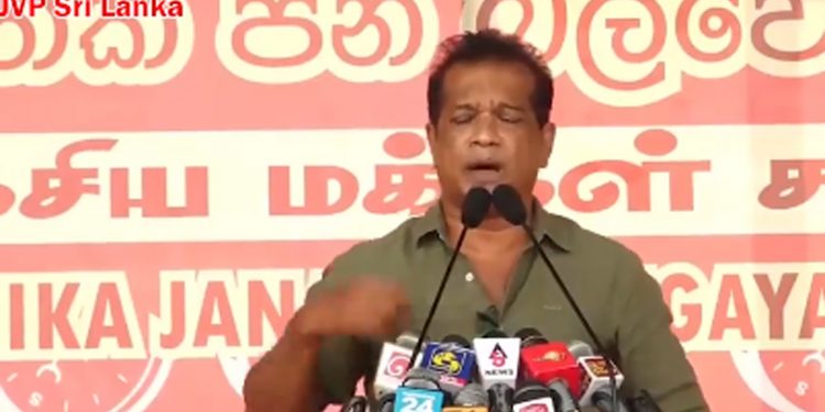 මැදමුලන ගේ ඇතුළටම ගිහින් ලාල්කාන්ත රාජපක්ෂලාට අභියෝග කරයි! (VIDEO)