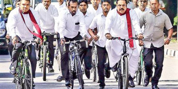 බයිසිකලේ… බයිසිකලේ… පෝසත් අපගේ බයිසිකලේ…!