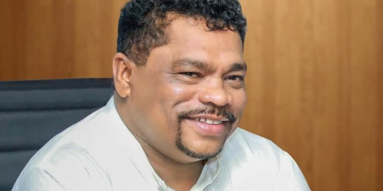 රාජ්‍ය ඇමැති පියල් කියන විදිහට ආණ්ඩුව හරක් ගාලක්! සනත් නිශාන්තයි ලන්සායි හරක් දෙන්නෙක්!