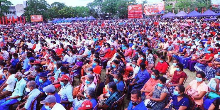 ගෝල්ෆේස් පිටියයි සල්ගාදු පිටියයි! (විමලසිරි ජයලත්ගේ රටේ පැත්ත)