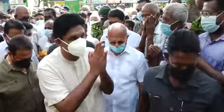 සෙනග පිරිවරාගෙන සජිත් කුරුණෑගලට එයි! (VIDEO)