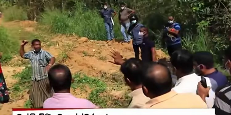 අනුන්ගේ ඉඩමක් බලන්න ගිය විජිතට ගල් ගහන්න ලෑස්ති වෙයි! (VIDEO)