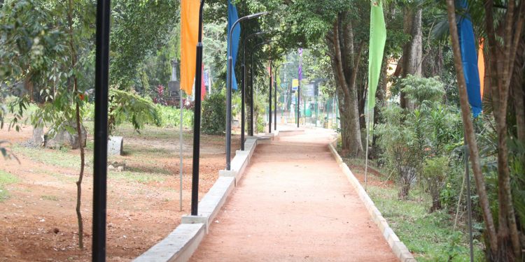 ජනපති උපදෙසින් මාතලේටත් ඇවිදින මංතීරුවක්! හමුදාපති-අගමැති ලේකම් විවෘත කරයි! (VIDEO & PHOTOS)