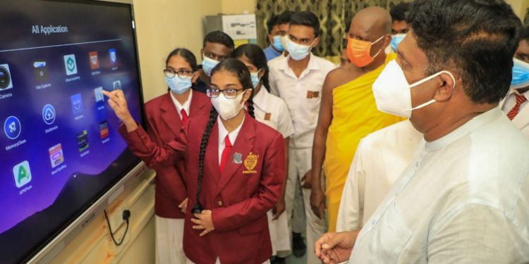 නවීන කම්පියුටර් එකක්වත් නොදැකපු දුෂ්කර පාසලකට සජිත් නවීන කම්පියුටර් කාමරයක්ම අරන් යයි! හැමෝම ස්තූති කරයි! කවුරුත් ගරු කරන මහාචාර්ය අගලකඩ සිරිසුමන හිමියොත් වැඩම කරයි! (VIDEO & PHOTOS)