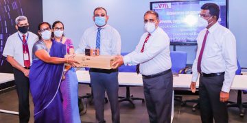 කොමර්ෂල් බැංකුව වෘත්තීය පුහුණු අධිකාරියේ පාඨමාලාවන් සඳහා පරිගණක පරිත්‍යාග කරයි…
