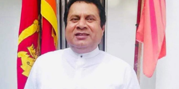 පාර්ලිමේන්තු කැන්ටිමේ හුටපටය දුරදිග යයි! කැටගොඩ පත්තරවලට කතාව දුන් අය පස්සේ පන්නයි! (VIDEO)
