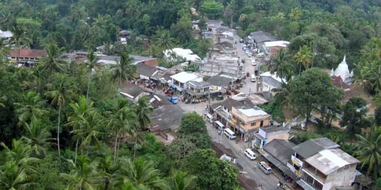 කරන්න බැරි වැඩ යන්තරෙන් මන්තරෙන් කරපු, ගෙයින් ගෙට මන්ත්ර හඬ ස්ත්රෝත ඇහෙන, බලගතු රොඩී දැහැනෙන් වැඩ ගත්තු මහා හුලවාලියන් හිටපු, මැණික්හින්න ගමේ හැංගුණු අබිරහස…