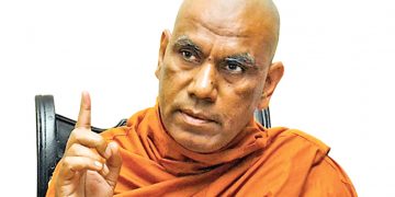 ශාසනය පිරිහිලා! මහානායක හිමිවරු වගකිව යුතුයි! ඇත්තටම ලැජ්ජයි! ආචාර්ය සෝභිත හිමි ආන්දෝලනයක් ඇති කරයි! (VIDEO)