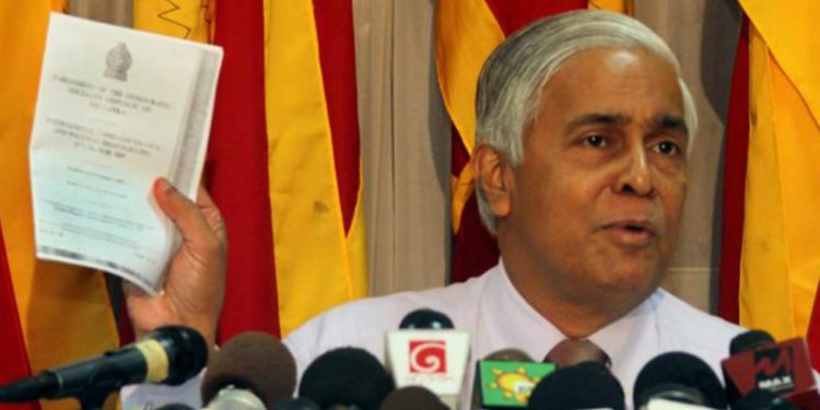 සන්ධානයක් ඇතුළේ සිටින මන්ත්රීවරුන්ට ස්වාධීනව කටයුතු කිරීමට නීතිමය බාධාවක් නෑ! හිටපු අගවිනිසුරු උදාහරණ සහිතව පෙන්වා දෙයි! EXCLUSIVE