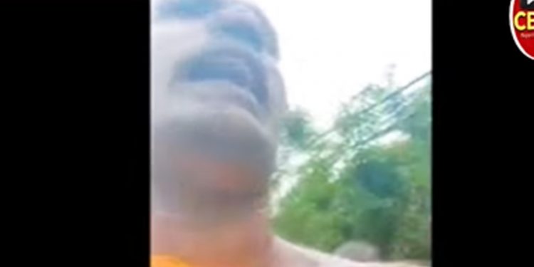 කවුරුත් විරුද්ධ නොවෙද්දී කල්පිටියේ සුපිරි රථ පෙළපාලියට බය නැතිව විරුද්ධව පාරට බැහැපු සුමිත්ත හාමුදුරුවෝ! (VIDEO)
