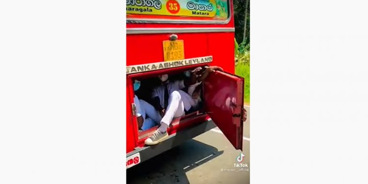 දැක්කාම දුකත් හිතෙනවා! අනේ අපේ කොල්ලො! මේක බැලුවාම අපේ එවුන් රටට කරලා තියෙන දේ ගැන දුක හිතෙනවා! (VIDEO)