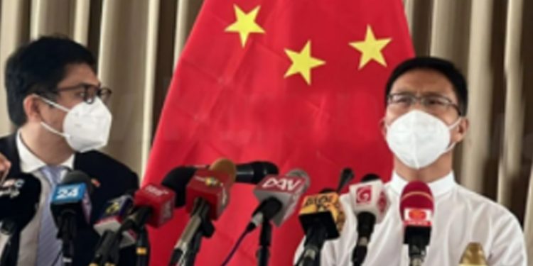 ඉන්දියාවෙන් ඩොලර් බිලියනයක ණයක් ගත් ආණ්ඩුව චීනය දෙසට හැරෙයි! ඩොලර් බිලියන දෙකහමාරක් ණයට ඉල්ලයි! කොන්දේසි ගැන ඇහුවත් උත්තර දීලා නෑ!