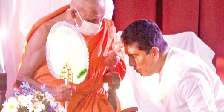අපවත්වන්නට කළින් නුවරට අධිවේගී මාර්ගය ඉල්ලපු අනුනායක හිමිපානන්ට මව්රටින් විවෘත ලිපියක්! කියවලා අමනාප වෙන්න එපා!