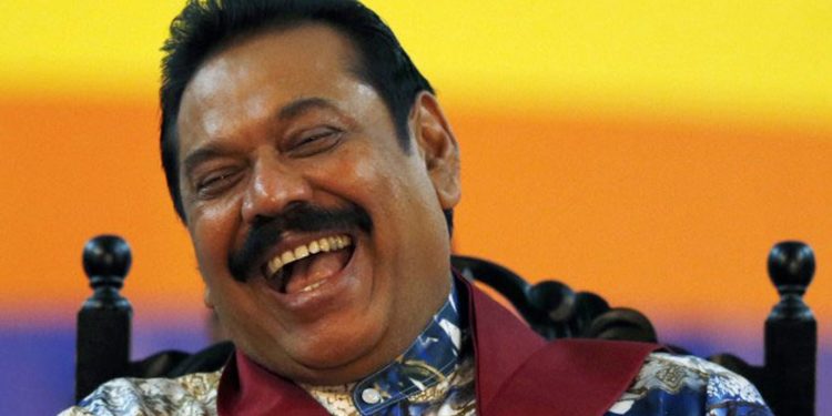 ජාතික ආණ්ඩු කතාව රනිල්ගේ අතේ රෝලක්! මහින්ද මහ හයියෙන් සිනාසෙමින් කර්තෘවරුන්ට කියපු කතාව!