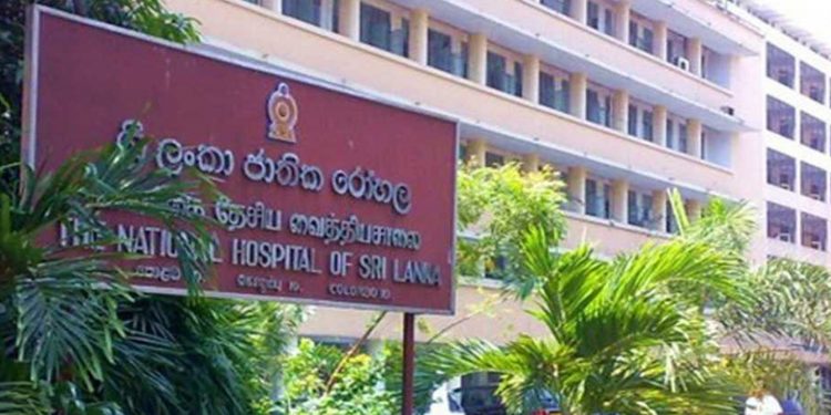 කොළඹ මහඉස්පිරිතාලෙටත් ගෑස් නෑ! ලෙඩ්ඩුන්ට කන්න දෙන්න දර ළිප් බඳී!
