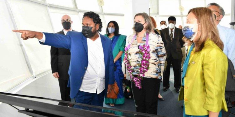ඇමෙරිකාවෙන් ආ නුලාන්ඩ් හිටිහැටියේම කොළඹ වරාය බලන්න ගියේ ඇයි?