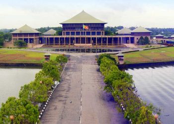 මුදල් අමාත්යංශයෙන් මන්ත්රීවරුන්ට පොඩි කැපිල්ලක් දාලා! කට්ටිය ඉන්නේ අප්සෙට් එකේලු!