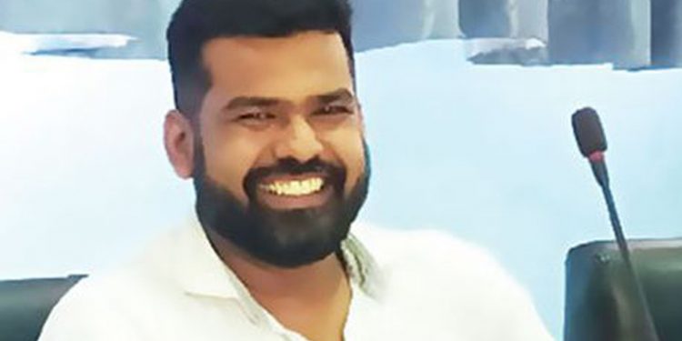 පොහොට්ටුවේ ඉන්නත් ලැජ්ජයි! අපිට රෙදි ඇඳගෙන ගමේ ඉන්න බෑ!  ආණමඩුව මන්ත්‍රී ‌පොහොට්ටුවෙන් ඉවත් වී විපක්ෂයේ වාඩිවෙයි!