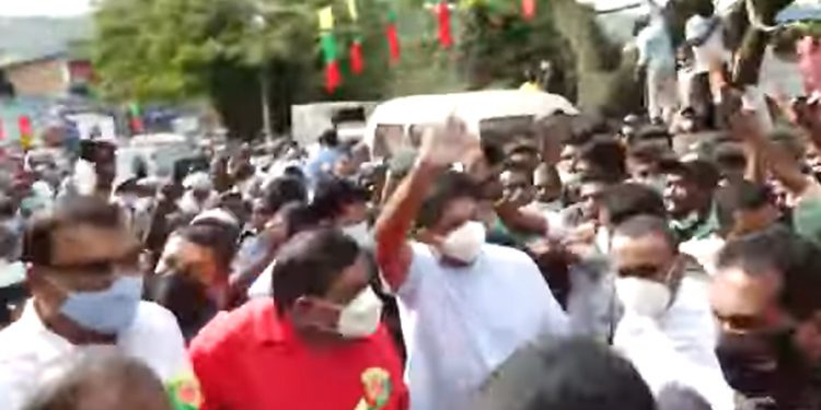 සජිත් එයි! වතුකරය හෙල්ලෙයි! ජනතාව පොරකයි! ‌ජයඝෝෂා හඬ දෙයි! (VIDEO)