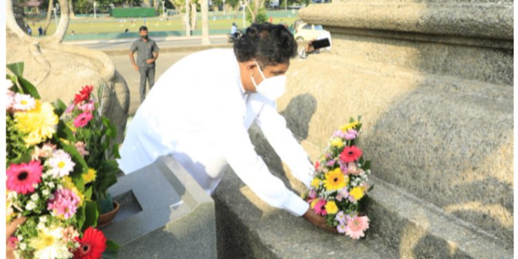 ජාතියේ පියා…! UNP නිර්මාතෘ මහාමාන්ය ඩී.එස්. සේනානායක සැමරුමට සජිත්ට මුල්වරට ආරාධනා කරයි! ඩී.එස්. සමරන්න ඔක්කොම එයි! UNP නායක රනිල්ට අමතක වෙයි! (VIDEO & PHOTOS)