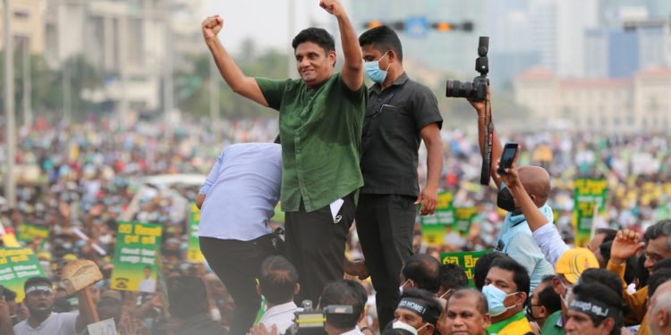 ජනබලයෙන් මේ දුර්දාන්ත ආණ්ඩුව ගෙදර යවන සටන සජබෙ ආරම්භ කළා! සජිත් ජනාධිපති කාර්යාලය ඉදිරිපිට සිට ජනතාවට දැනුම් දෙයි! (PHOTOS & VIDEO)