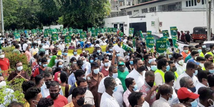 අඟහරුවාදා කොළඹට ලක්ෂයක්! එන්නේ මොකාටද? යන්නේ කොහේටද? ආණ්ඩුවෙන් තහනම් කරයිද? උසාවි නියෝගයක් ගනීද?