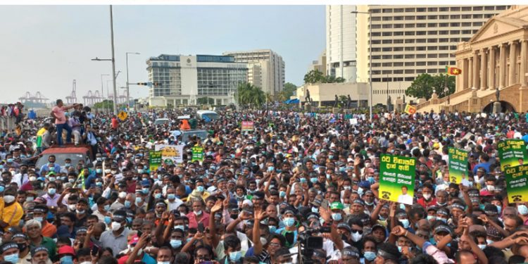 කොහොමද ගැම්ම! සජිත්ට ගලපු සෙනග කොච්චරද කියලා තත්පර 21කින් බලන්න කැමතිද? (VIDEO & PHOTOS)