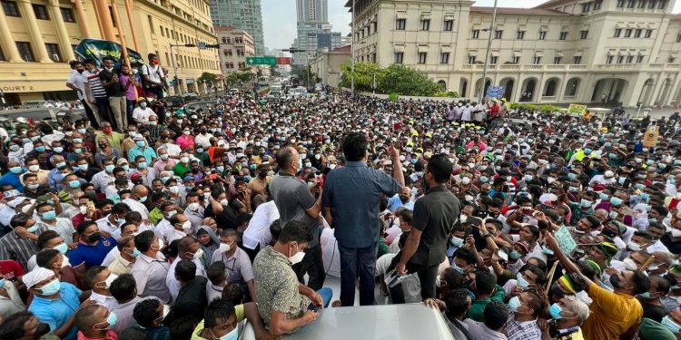 15 වැනිදා අපි කොළඹට එනවා! මුහුණට මුහුණ හැප්පෙන්න අපි ලෑස්තියි! ඕන නම් නෙළුම් මාවතටත් එන්නම්! (VIDEO)