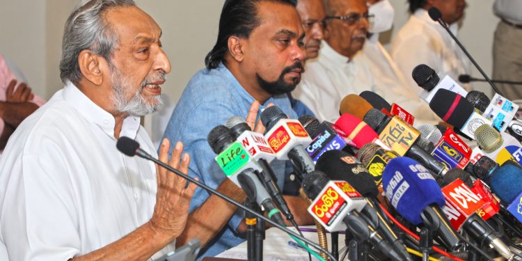 වාසු පොඩි දෙකක් අතහරියි! ලොකු එකක් තියාගනී!