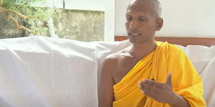 දවස් ගාණක් අතුරුදන් වෙලා හිටපු.. එළියට ඇවිත් රතන හිමිට මන්ත්රීකම දුන්න වේදිනිගම හාමුදුරුවො එළියට ඇවිත් රට පෙරළන හෙළිදරව්වක් කරයි! (VIDEO)
