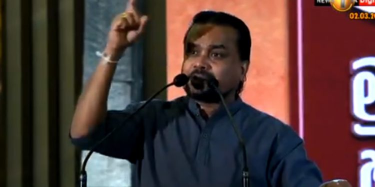 බැසිල්-කබ්රාල් ගැටුම විමල් වේදිකාවේ ප්‍රසිද්ධියේම දිගහරී! බැසිල්ට දිගට හරහට ගහයි! ගෝඨාට නොගහයි! දැන් කතාව අහමු! (VIDEO)