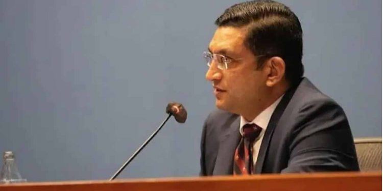 අලුත් මුදල් ඇමැති සබ්‍රි ආ හැටියේ වැඩ අල්ලයි! තෙල් මිල සහ බදු ඉහළ දමන්න තීන්දු කරයි! පාඩු ලබන ආයතන විකුණන්න ලෑස්තියි!  (VIDEO)