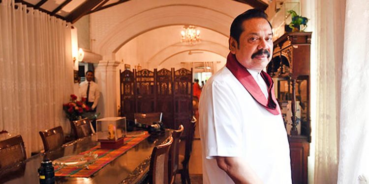 රාජපක්ෂ පවුලේ මහගෙදරත් වටලලා…