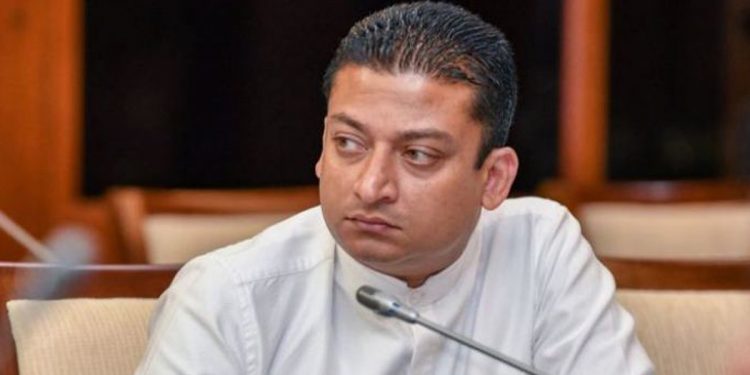 ඇමැති දිලුම් අමුණුගම මාධ්‍ය සාකච්ජාවකට ඇවිත් ප්‍රශ්නවලට උත්තර දුන් හැටි බලන්න! (VIDEO)