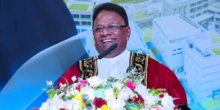 මිනිස්සුන්ට සාමකාමීව විරෝධතා තියන්න අයිතිය තිබිය යුතුයි! ඩලස් පළමු වෙඩි මුරය පත්තු කරයි!
