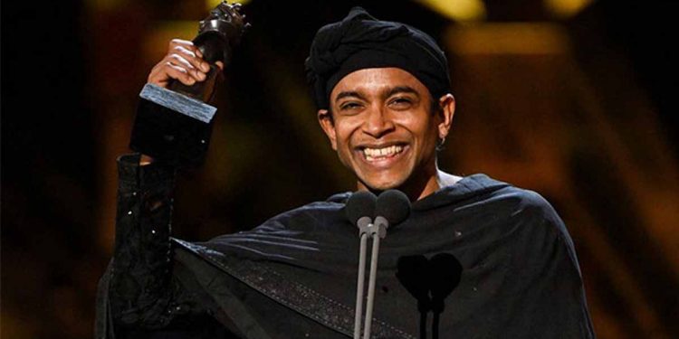 බ්‍රිතාන්‍යයේ හොඳම වේදිකා නාට්‍ය නළුවා ලෙස සම්මාන දිනූ හිරාන් ගෝල්ෆේස් අරගලයට සහාය දෙන්නම ලංකාවට එයි! (VIDEO)