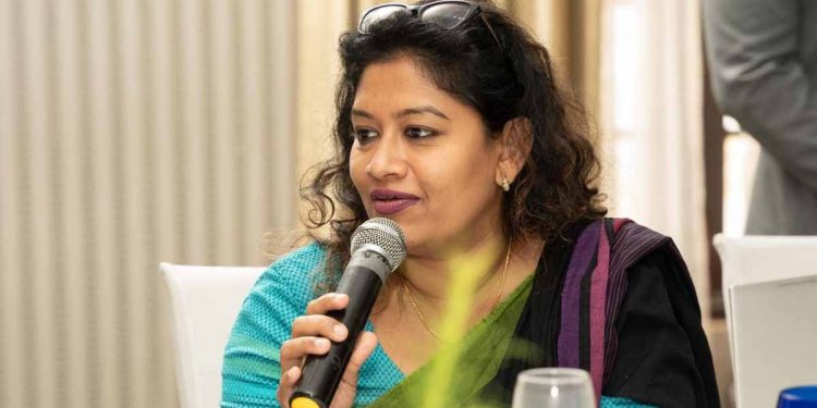 රාජපක්ෂ ජාලය වටේ ඉන්න අනිත් ටීම් එක කව්ද? ඒ අය හෙළිදරව් කළ යුතු ඇයි? ඉවත් කරපු නඩු ආයෙත් දාන්නෙ කොහොමද? (VIDEO)