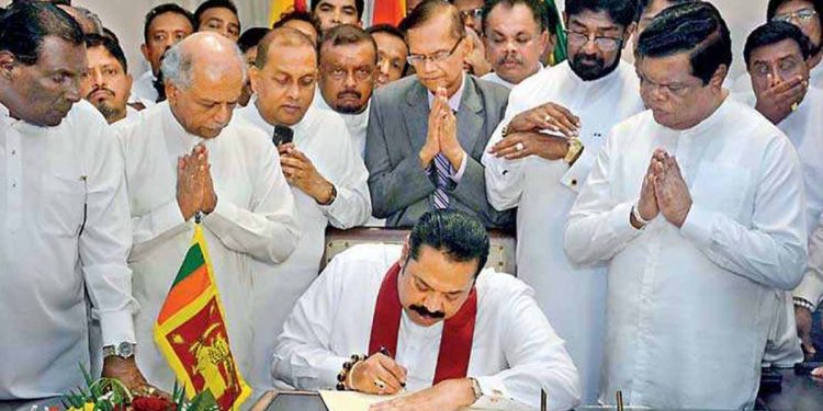 කැබිනට් මණ්ඩලයම ඉල්ලා අස්වෙයි!