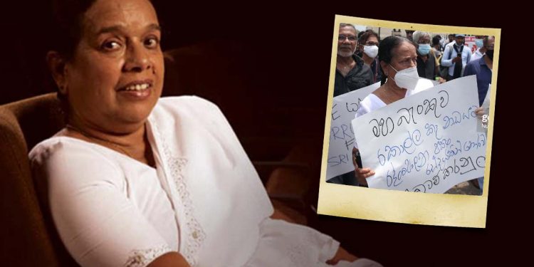 විප්ලවය අතරමැදදී පවනක් සේ ඇවිත් සිංදුවලින් වෙඩි තියන හැටි තරුණයින්ට පෙන්වා දුන් නන්දා මාලිනිය…! අදටත් ඇය එසේමය…!
