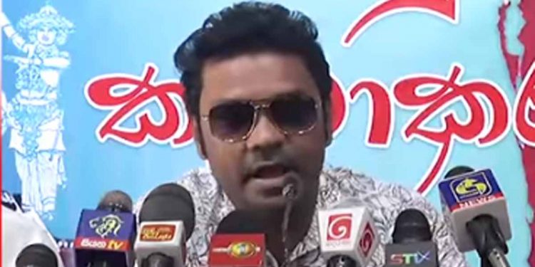 තරුණයනි! මොරාල් එක කඩාගන්න එපා! අපි ඉස්සරහටම යමු! රස්තියාදු කතා කියන-රුපියලක් හරි හොරකම් කරන-ජනතාව ගණන් ගන්නේ නැති දේශපාලකයන් ගහලා පන්නන සංස්කෘතියක් හදමු! පේෂල තරුණයන්ගෙන් ඉල්ලපු දේ! (VIDEO)