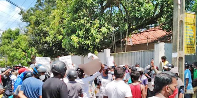 රමේෂ් පතිරණගේ නිවසත් වටලයි!