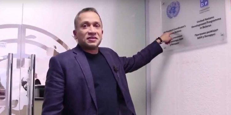 කානිවල් කියපු එවුන්ටයි ආණ්ඩුවටයි තවත් කනේ පාරක්! UN එකේ ඉන්න ජ්‍යෙෂ්ඨ ඉහළම ශ්‍රී ලාංකිකයා ලංකාවේ අරගලයට සුබ පතයි!