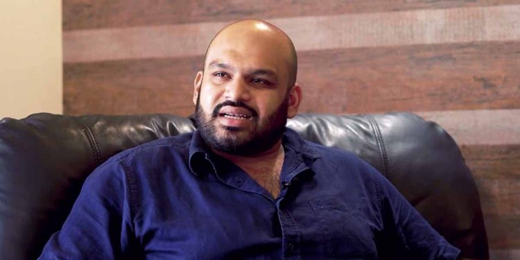 ආණ්ඩු විරෝධී උද්ඝෝෂණවලට යන්න කලවංචිකුඩි උසාවිය රාසමාණික්කම්ට තහනම් කරයි! මේ මොන නීතියක්ද? දකුණට එකක්! උතුරු නැගෙනහිරට එකක්! සුමන්තිරන් ප්‍රශ්න කරයි! (VIDEO)