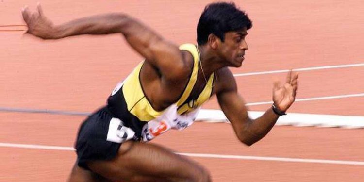 පාරට බැහැලා ‘ගෝඨා ගෝ හෝම්’ කීවාට සුපිරි ක්‍රීඩක සුගත් තිලකරත්නට තර්ජනය කරලා! (VIDEO)